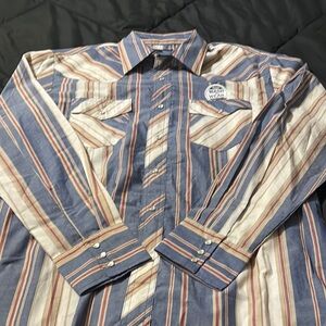 NWOT Wrangler Casual Blue and Cream Button Down Shirt